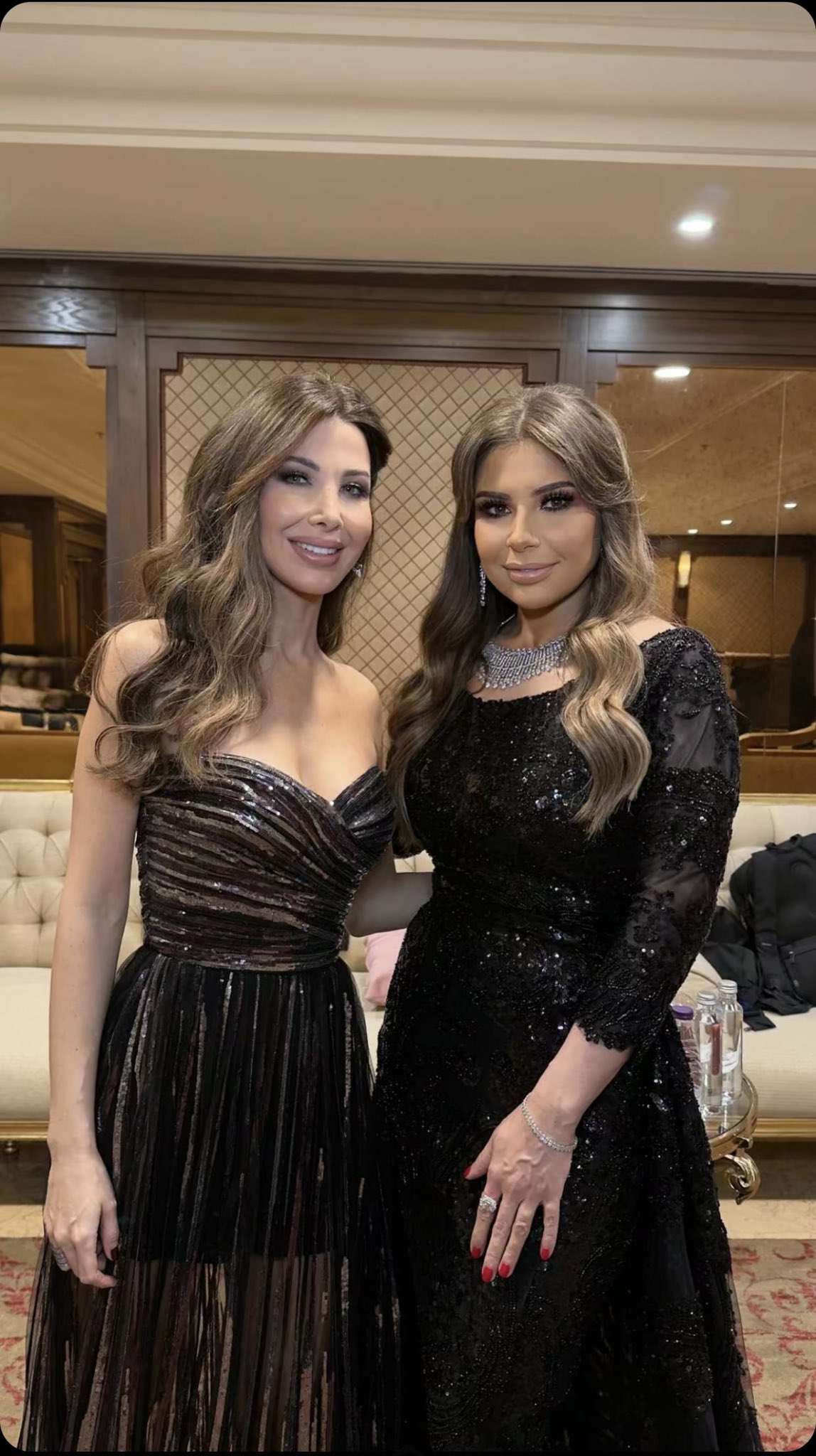  نانسي عجرم بفستان سترابلس طويل من التل الشفاف المرصع