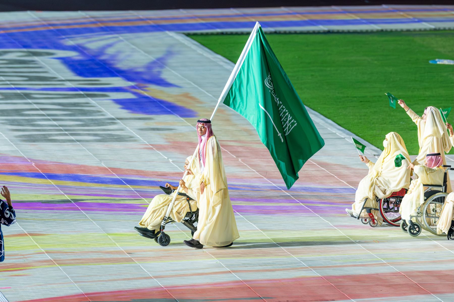 نايف المسرحي ومريم المريسل يتقدمان وفد فريق السعودية