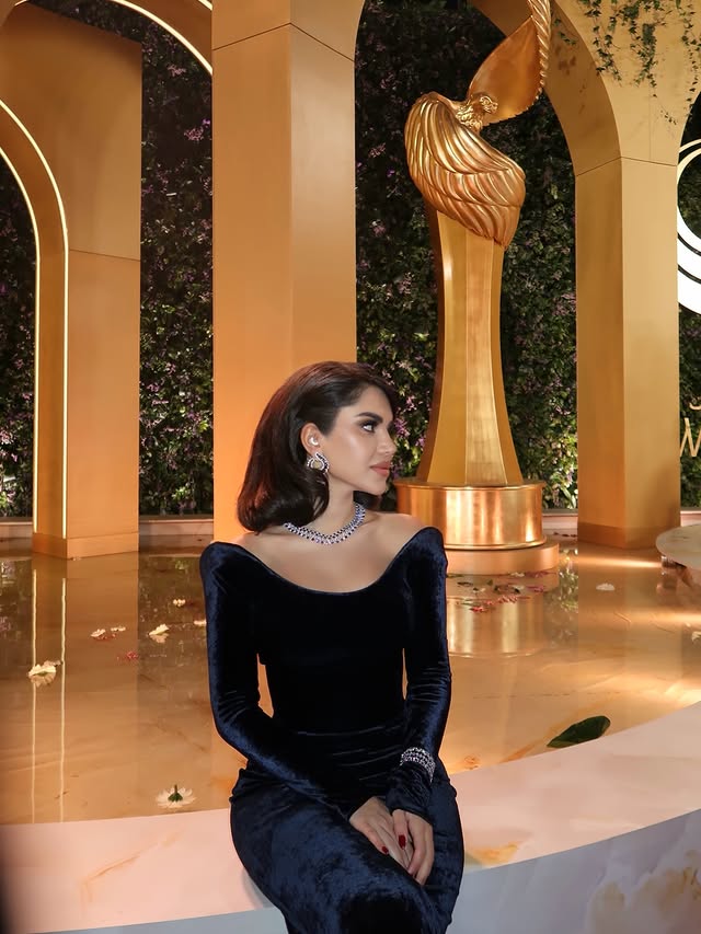 نجود الرميحي بإطلالة جمالية كلاسيكية