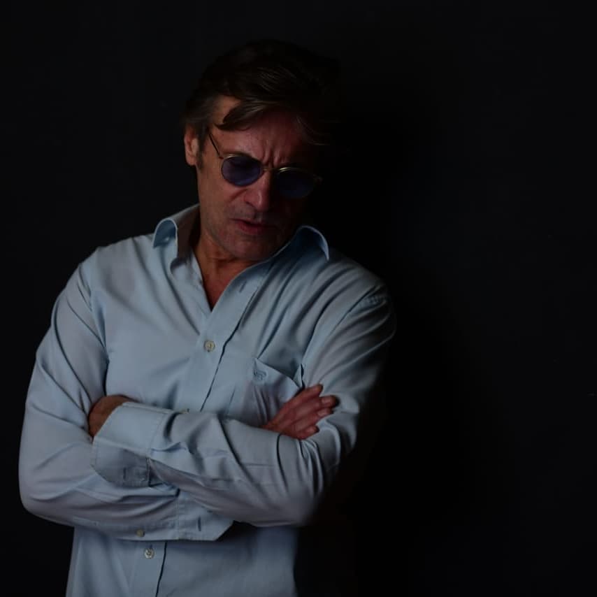 نجوم الوسط الفني ينعون وليد العلايلي