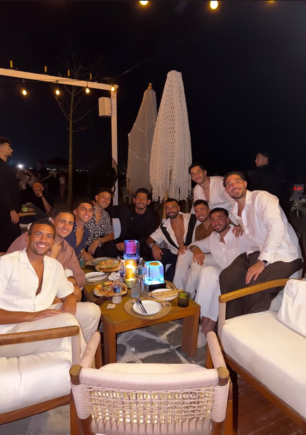 محمد صلاح ونجوم المنتخب يحتفلون بمصطفى شوبير