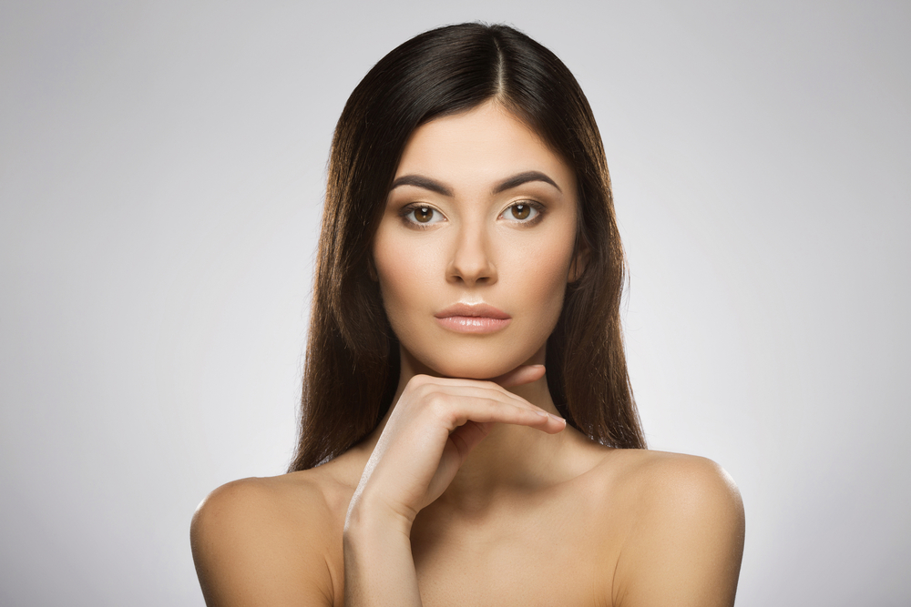 نحت الوجه واللغلوغ هو مجموعة من التقنيات التجميلية غير الجراحية وأحياناً الجراحية التي تهدف إلى إعادة تحديد الملامح