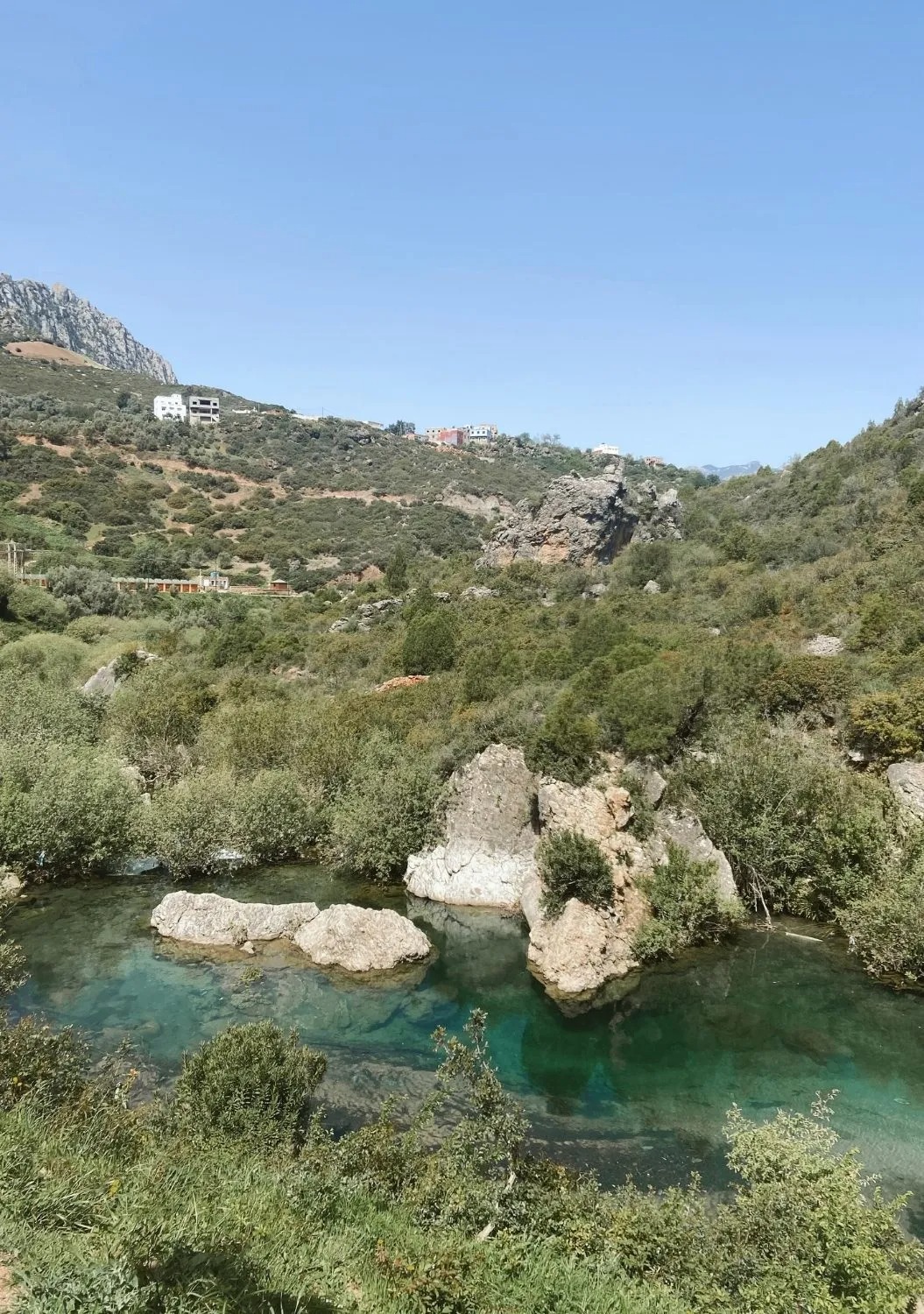 نزهة في شلال أقشور