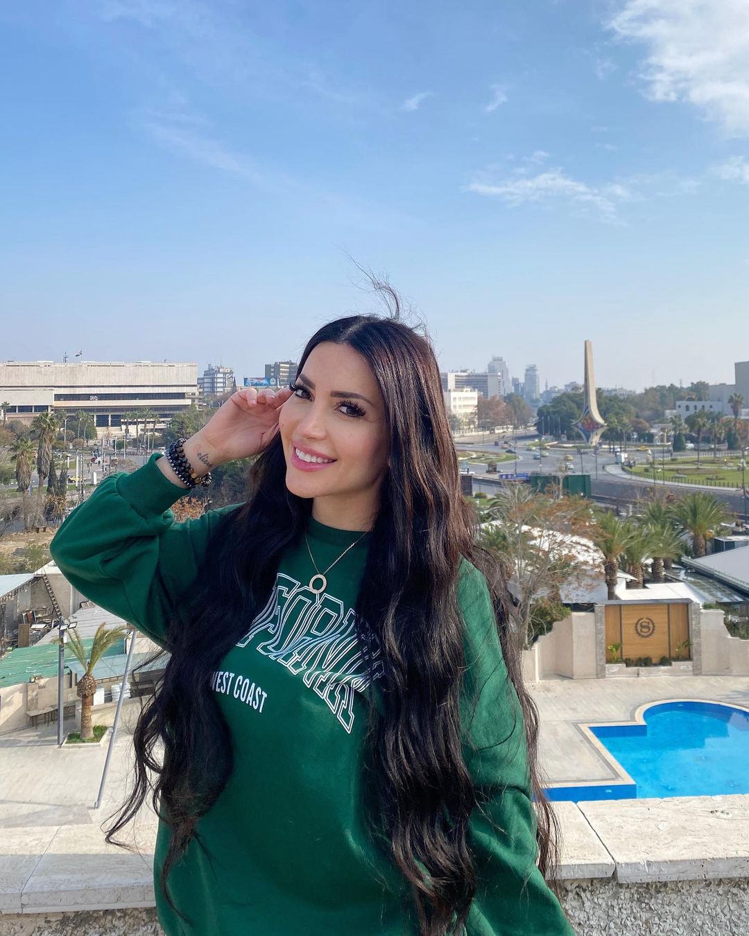 نسرين طافش بعقد LOVE من كارتييه