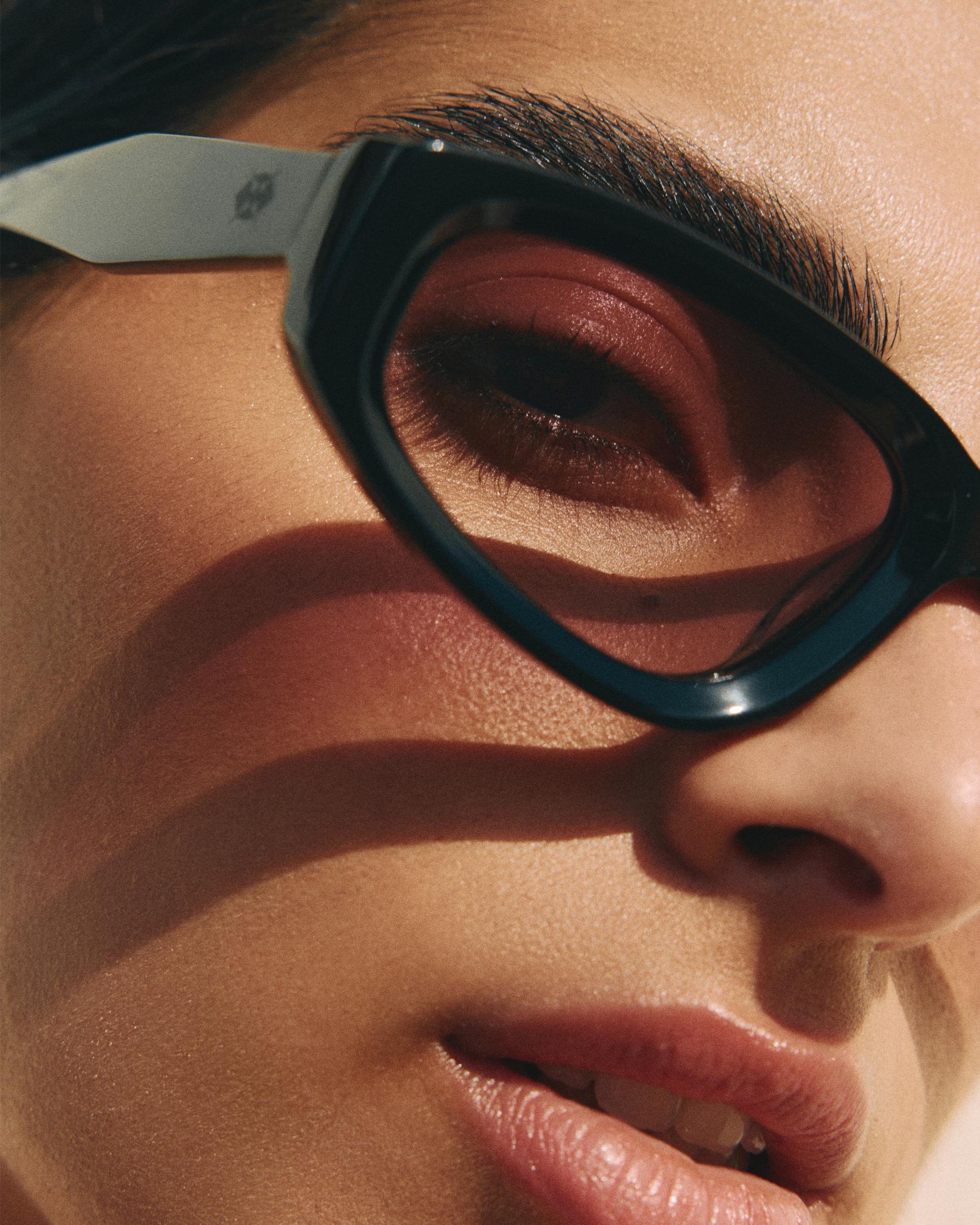 نظارة ACACIA GRADIENT PURPLE من كايند سيجما