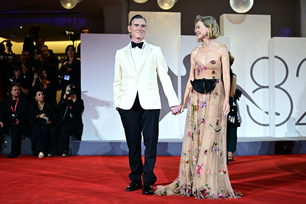 نعومي واتس Naomi Watts بمجوهرات ناعمة أنيقة