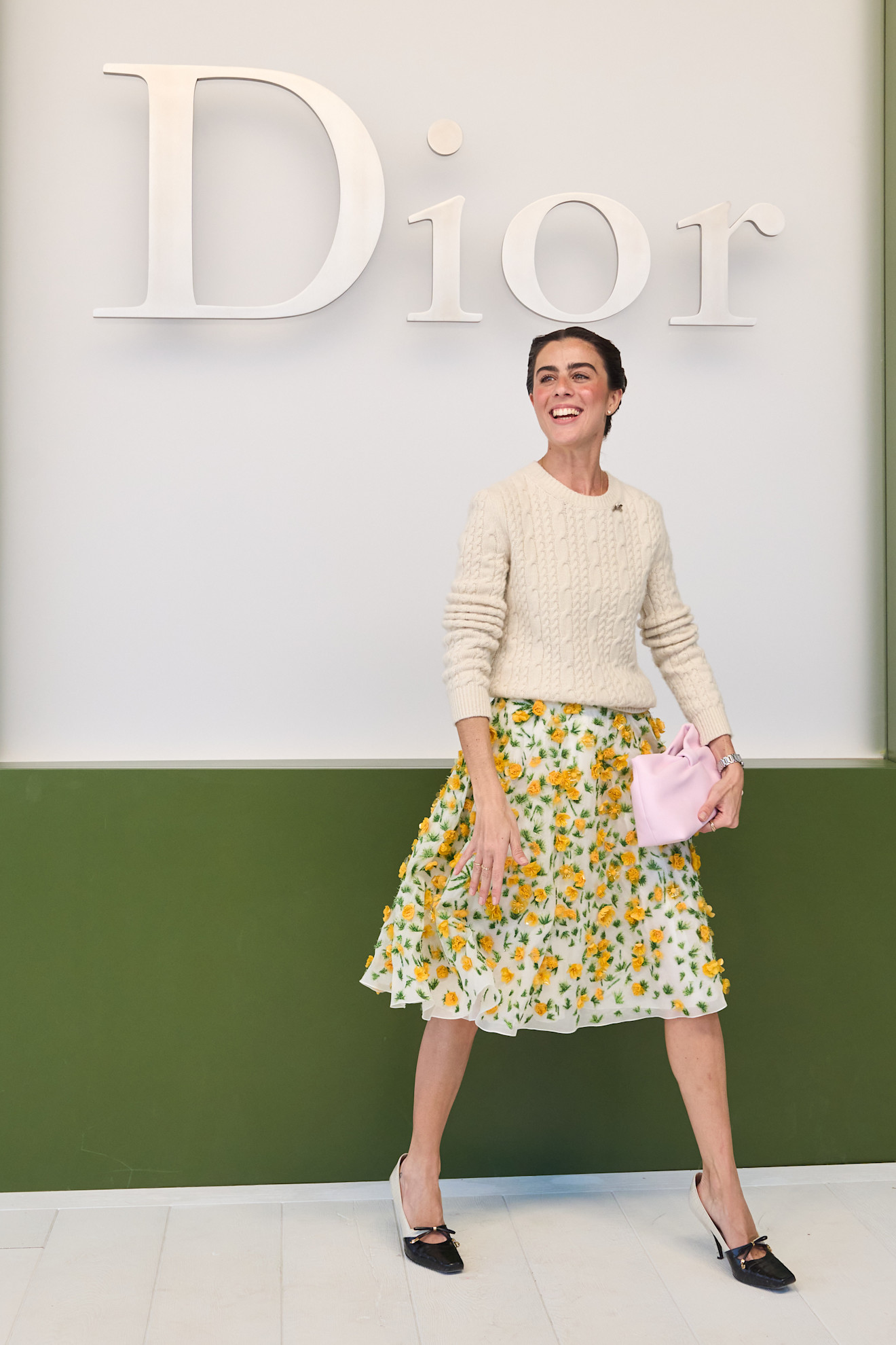 نقشة ناعمة من الورود على قماش خفيف