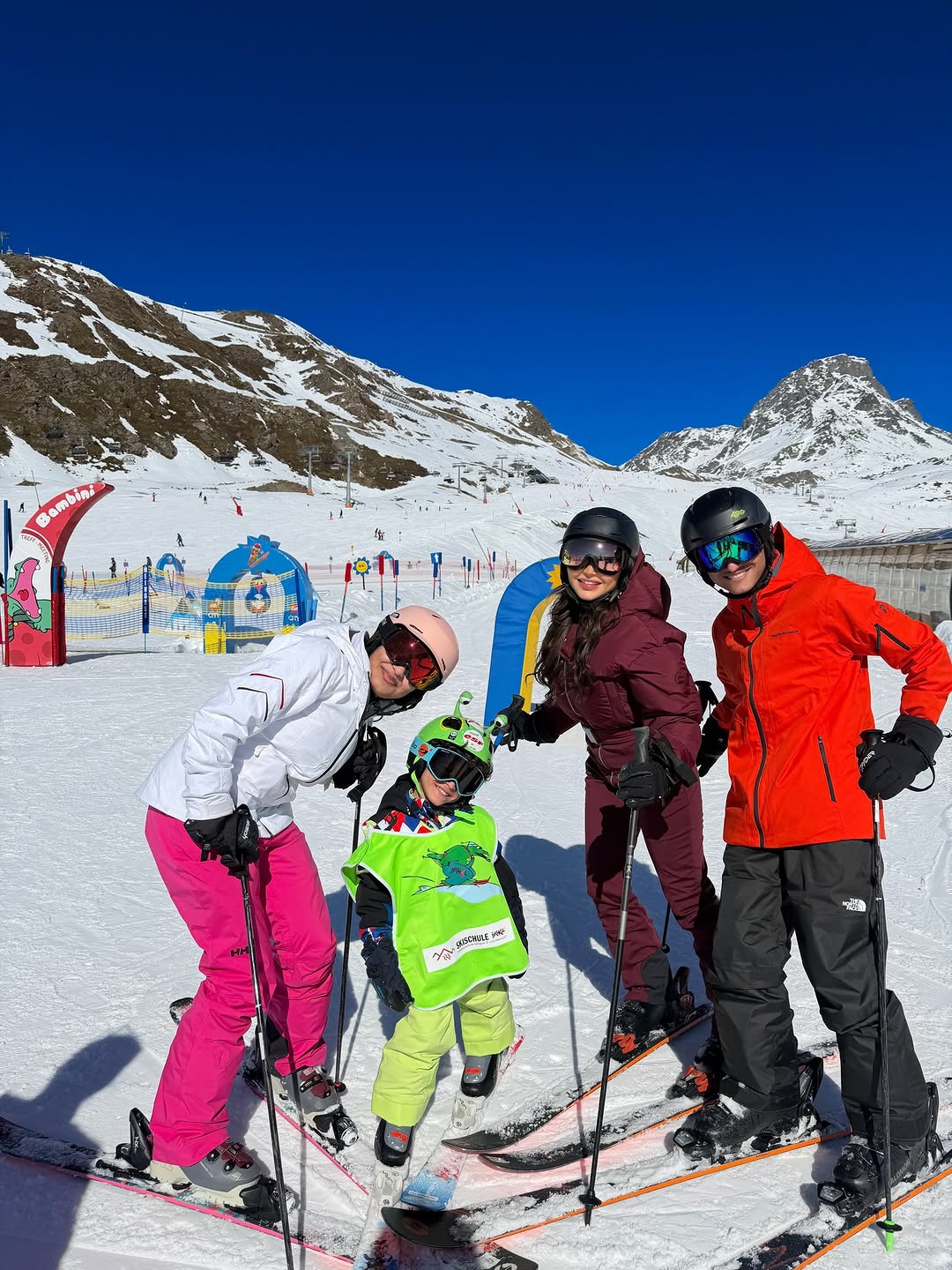 نهى نبيل مع أبنائها