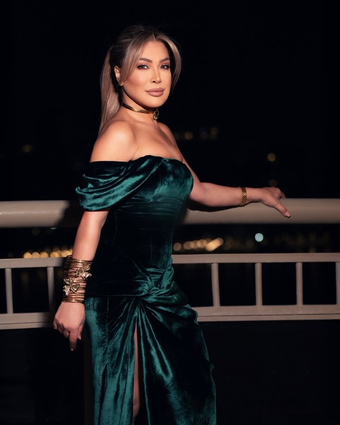 نوال الزغبي بمجوهرات من الذهب الأصفر اللافت الأنظار