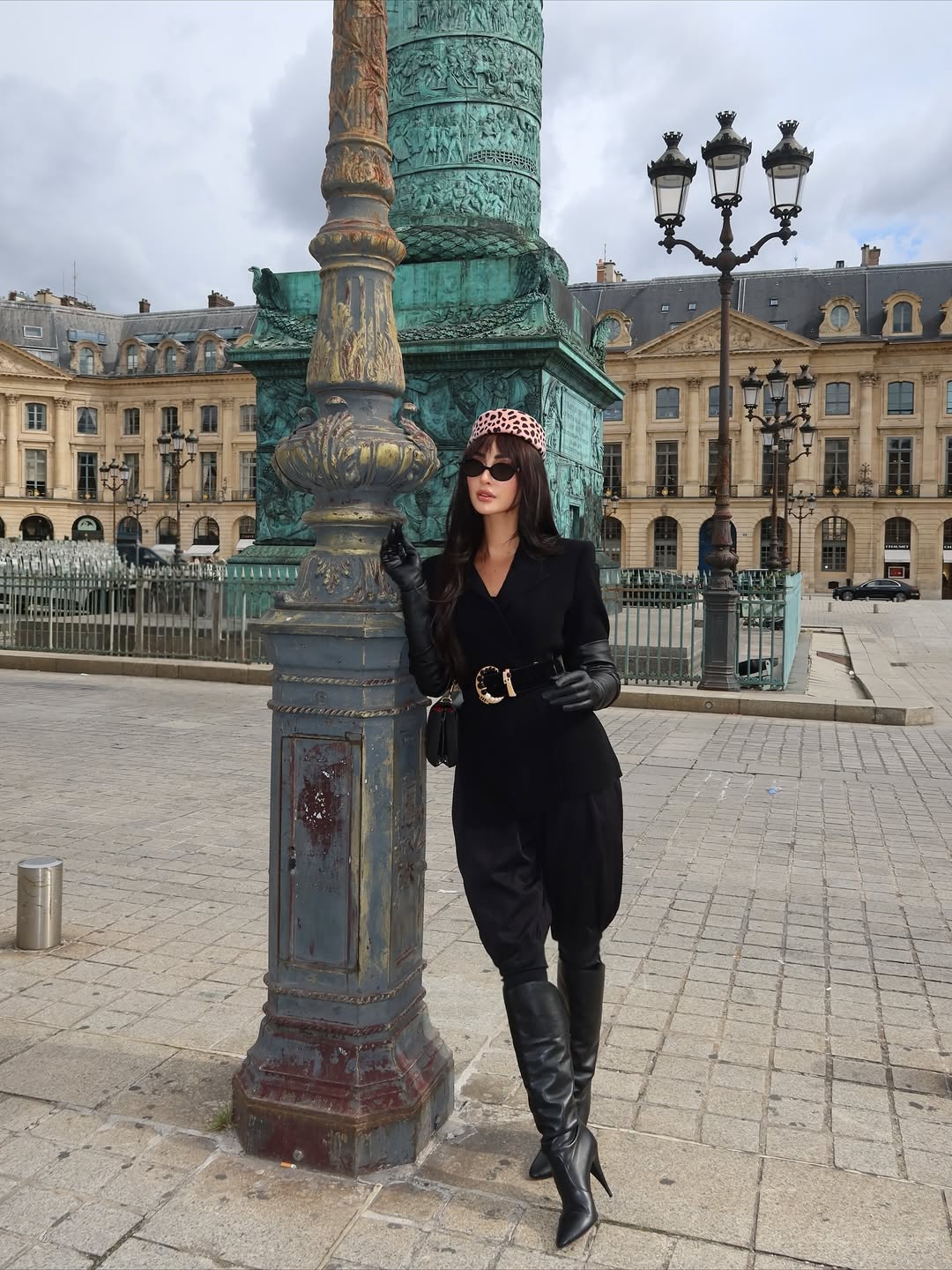 نور الغندور بأسلوب ستريت ستايل بإطلالة كاملة باللون الأسود