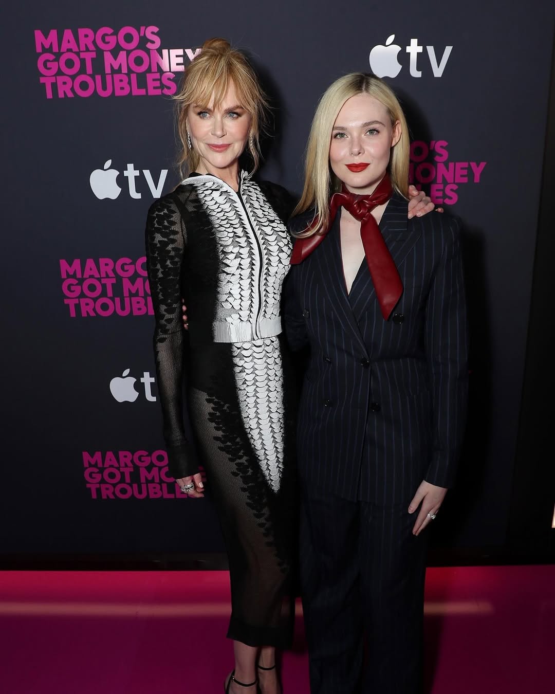 نيكول كيدمان فأطلت  بفستان ميدي مجسم من توقيع Schiaparelli