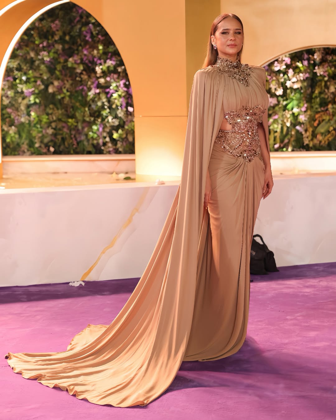 نيللي كريم بصيحة الكاب الرائجة