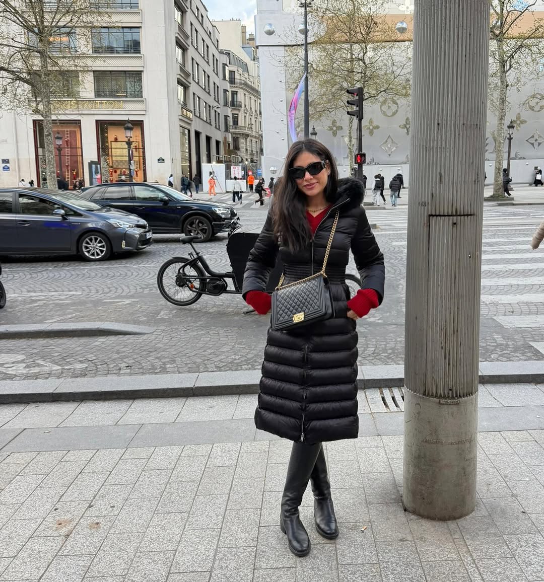 هاجر أحمد تتألق برومانسية في شوارع باريس