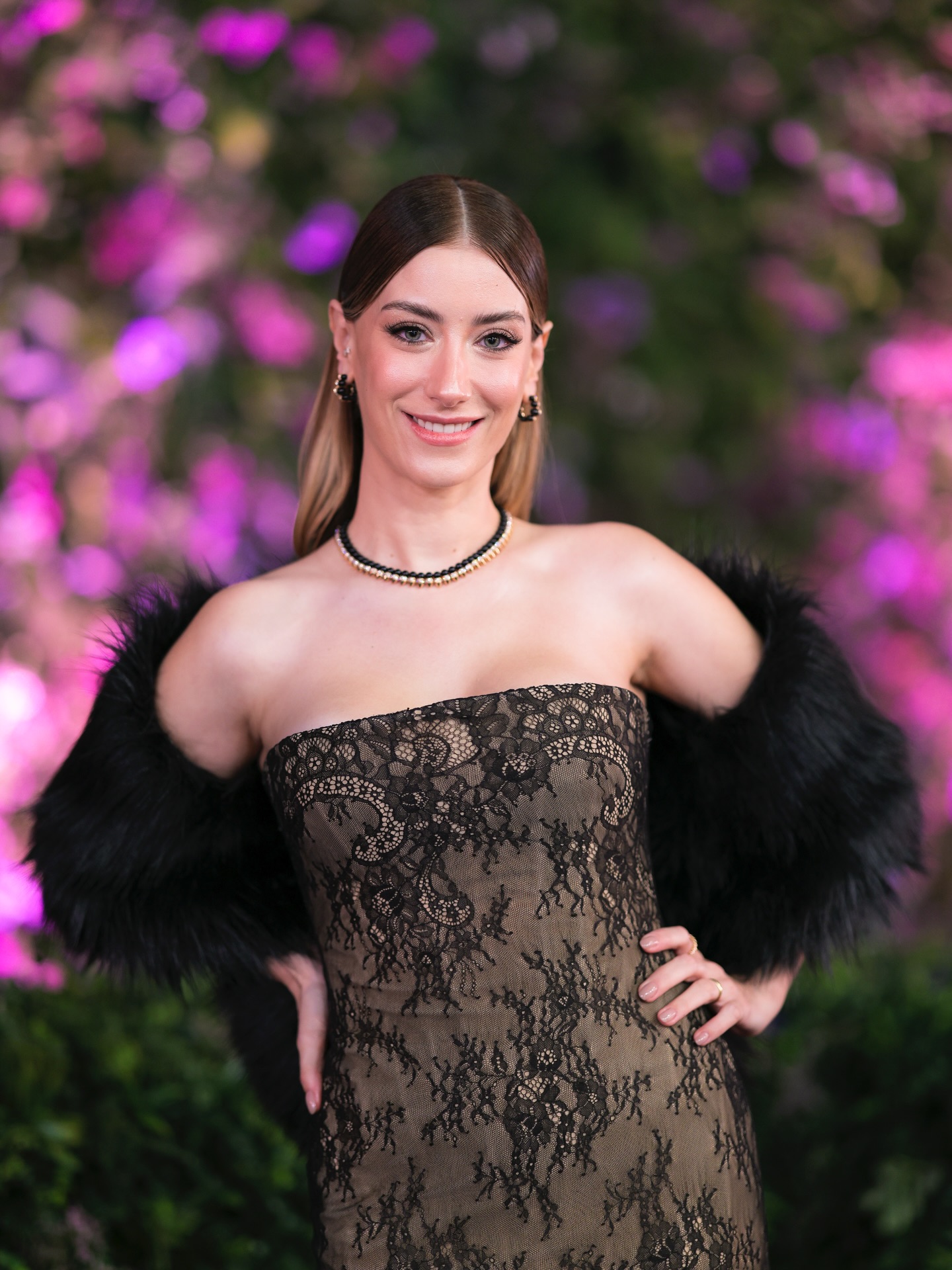 هازال كايا نجمة "الحلم الضائع" زيّنت مظهرها بمجوهرات فارهة من دار كارتييه Cartier