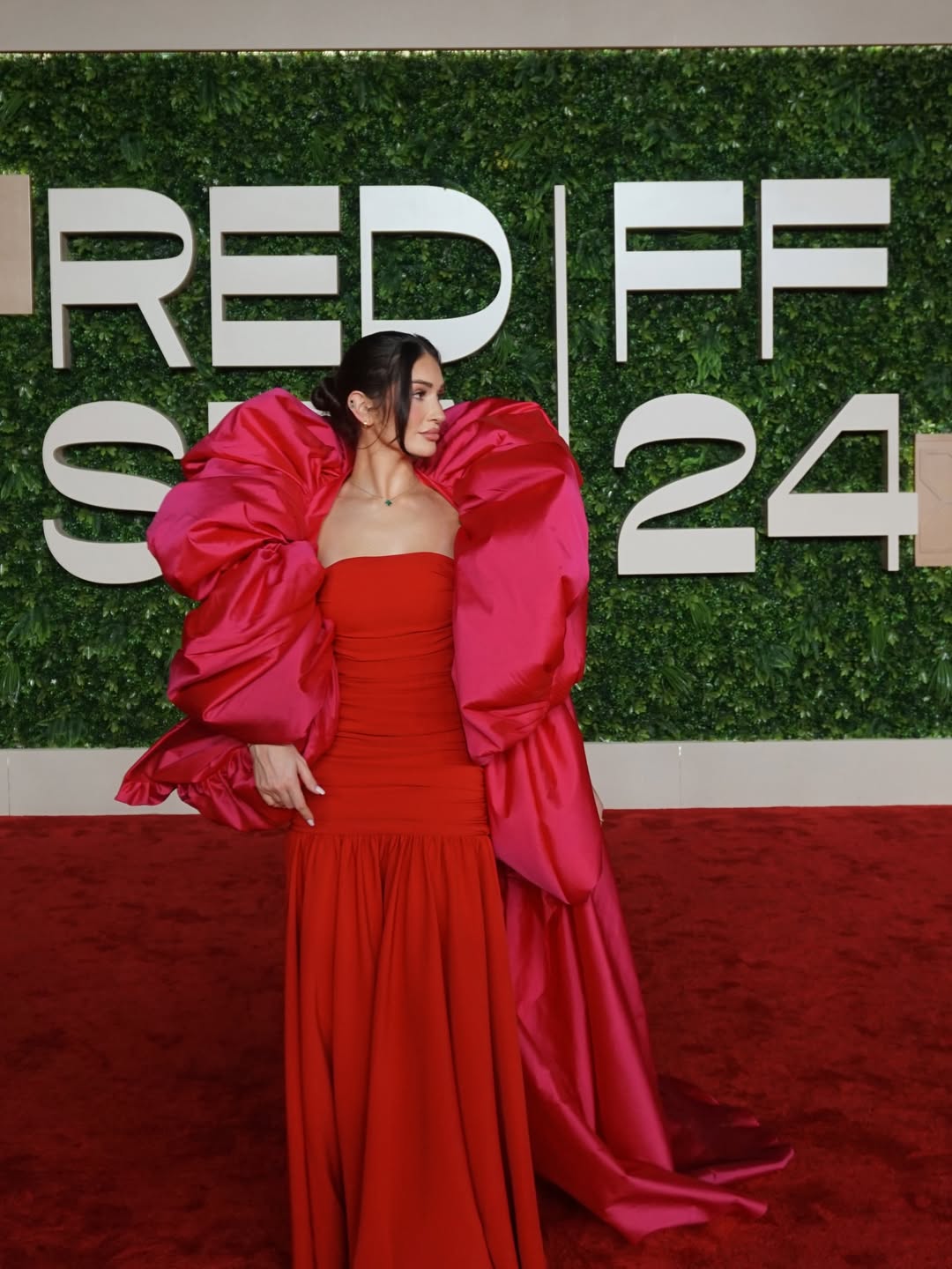 هانا بتصميم من هلا الغرباوي