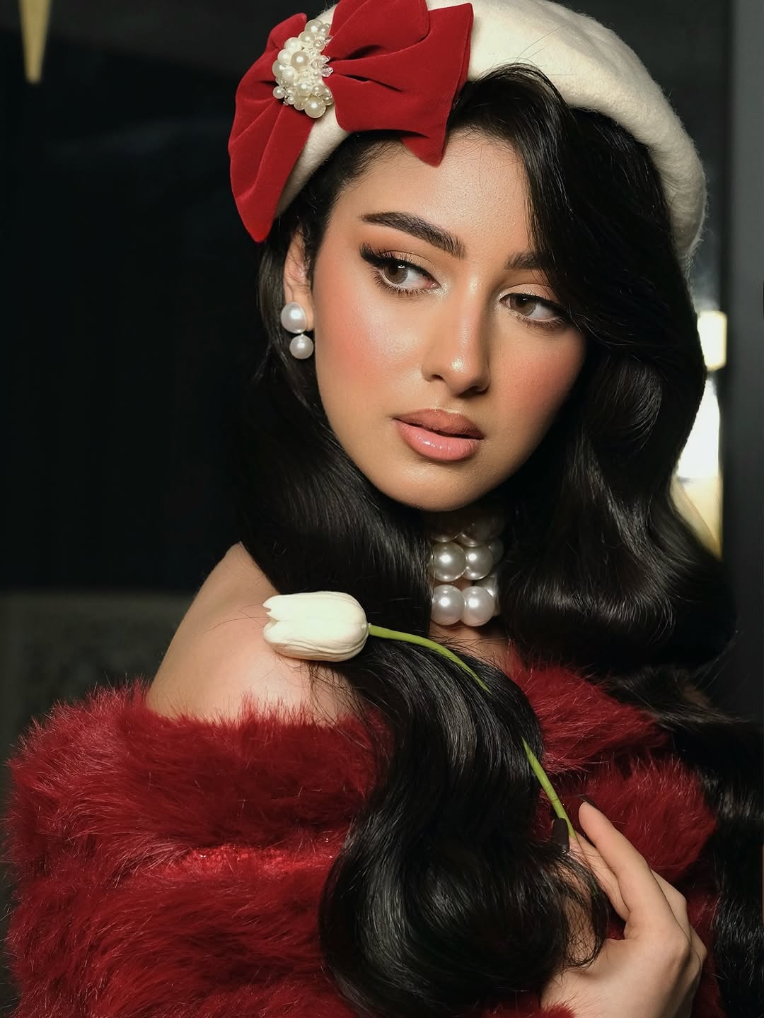 هيا حازم بإطلالة مستوحاة من سحر الخمسينيات