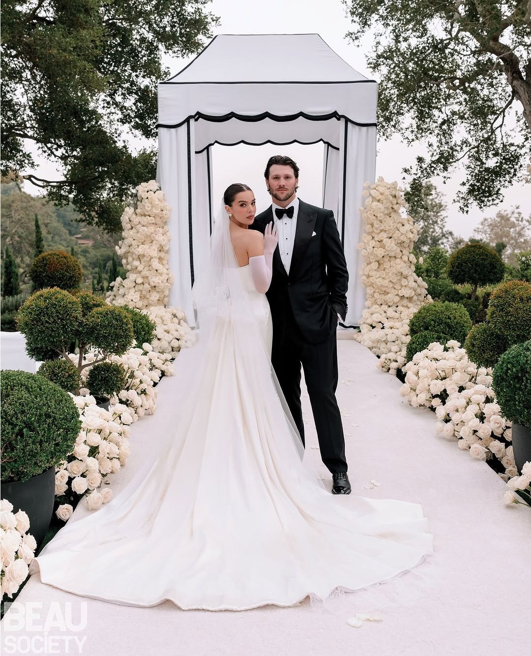 هايلي ستاينفيلد Hailee Steinfeld وجوش ألين Josh Allen