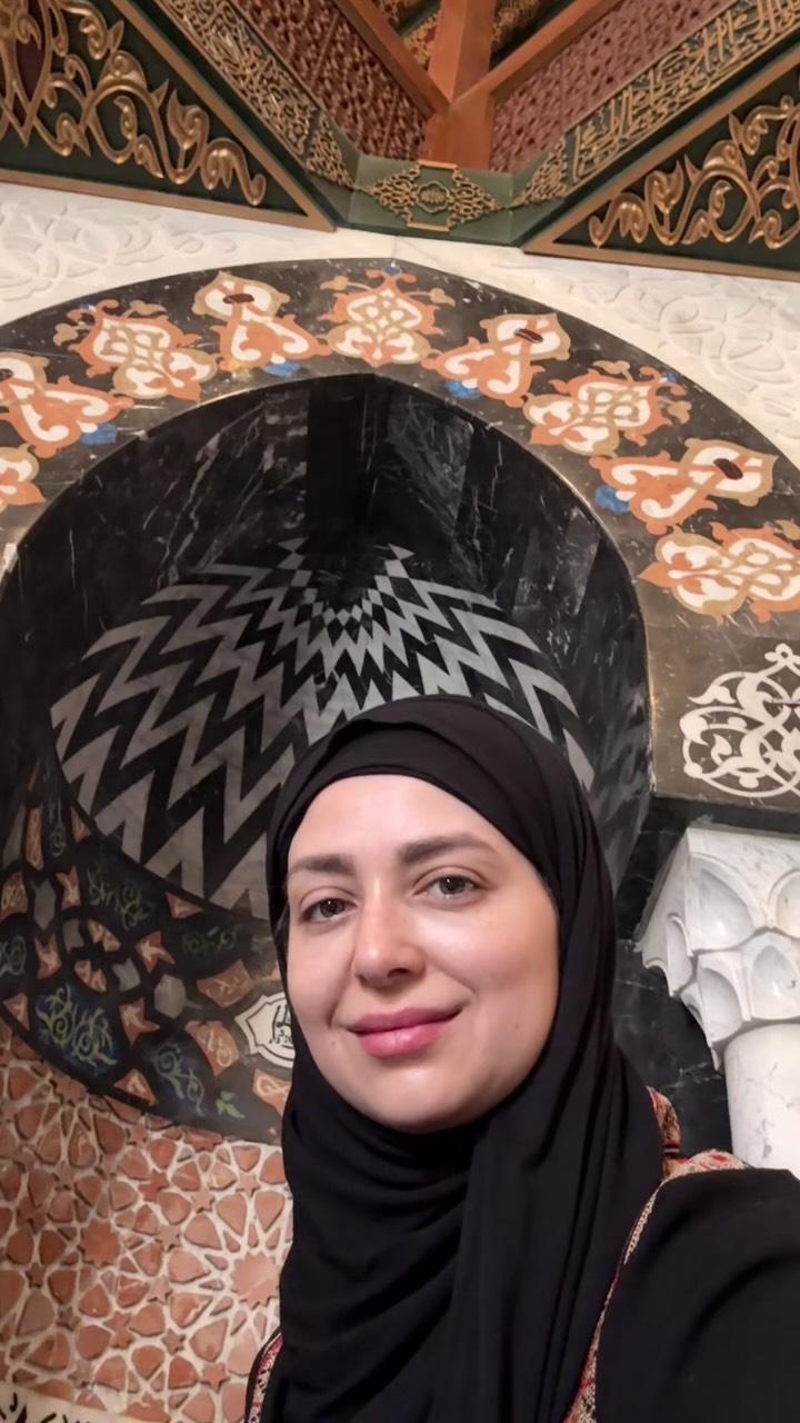هبة مجدي بالحجاب في بداية اكتوبر