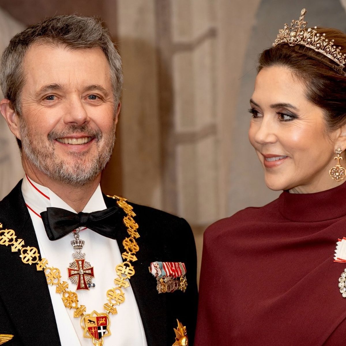 هذا التاج بتصميمه العتيق المكون من الماس والياقوت الأحمر والسبينيل