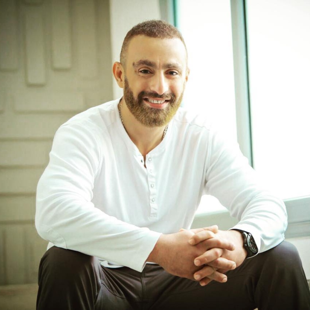 هل تدخل أحمد السقا في أزمة كريم محمود عبدالعزيز وطليقته؟