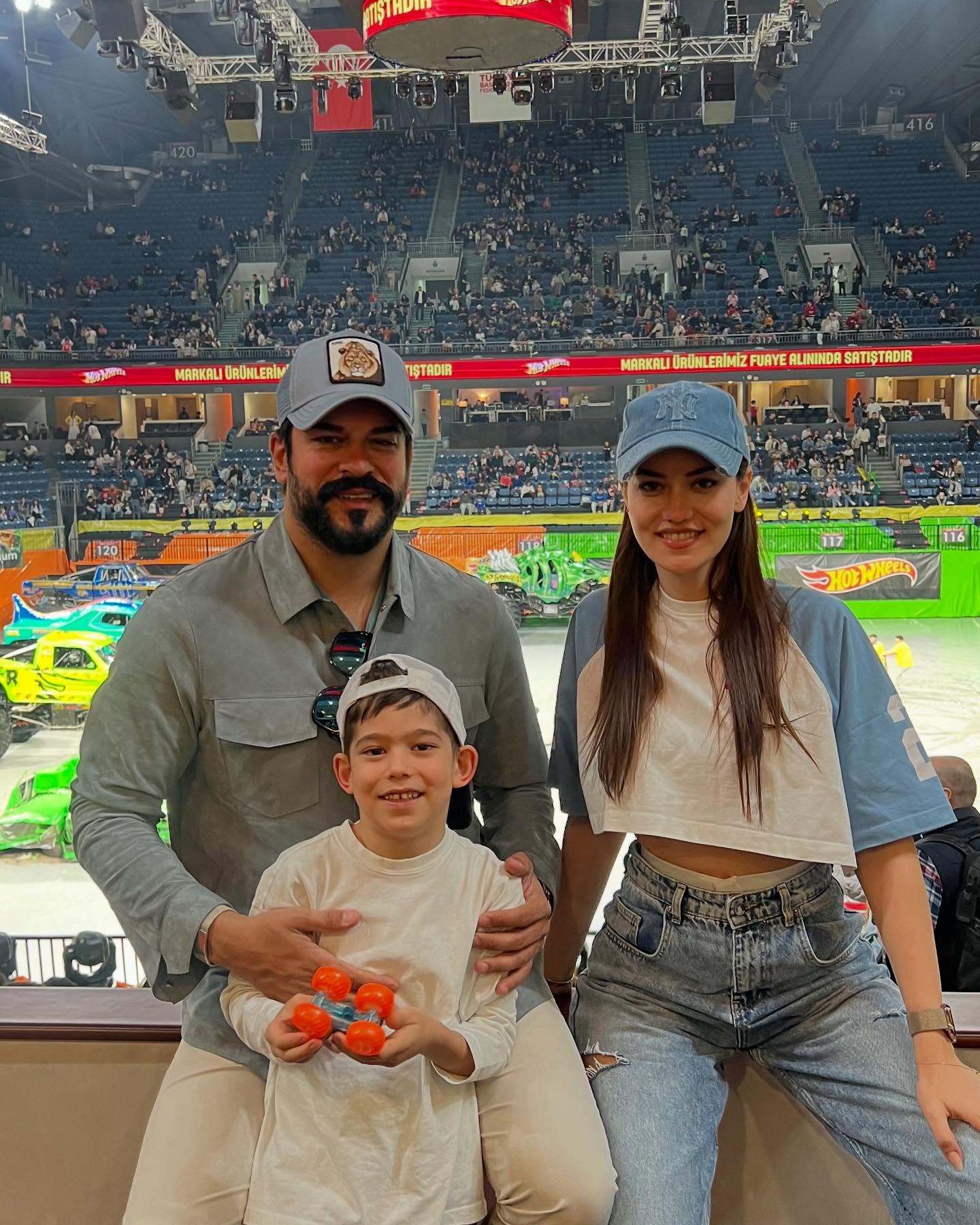هل توجد أزمة بين بوراك أوزجيفيت وعائلته؟