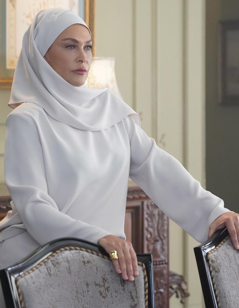 هل يشبه "تحت نفس المطر" قصة "شراب التوت"؟