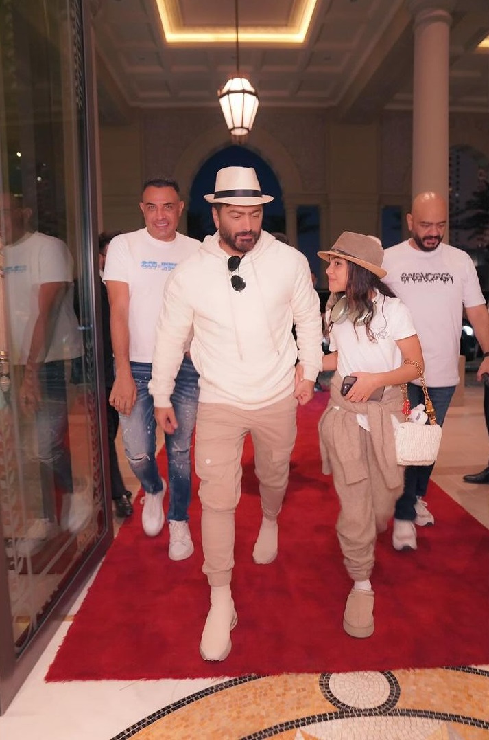 هل يعد تامر حسني ابنته تالية لدخول عالم الفن؟