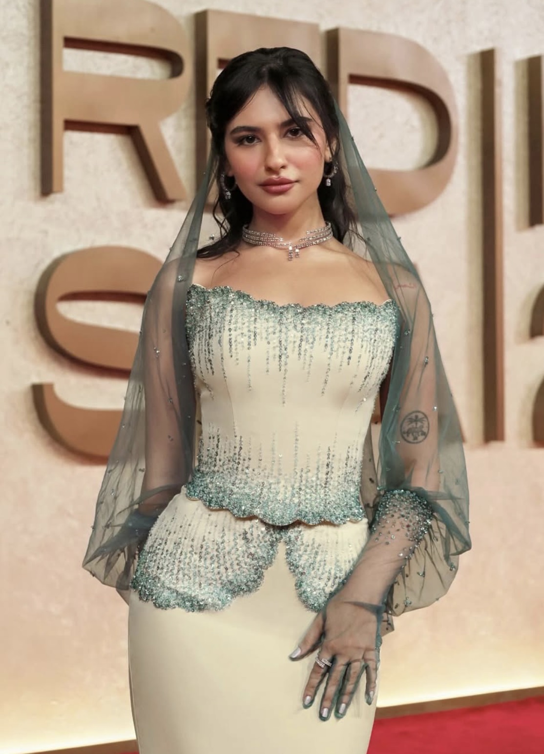 همس البندر ترتدي فستان من تصميم وعد العقيلي في مهرجان البحر الأحمر السينمائي