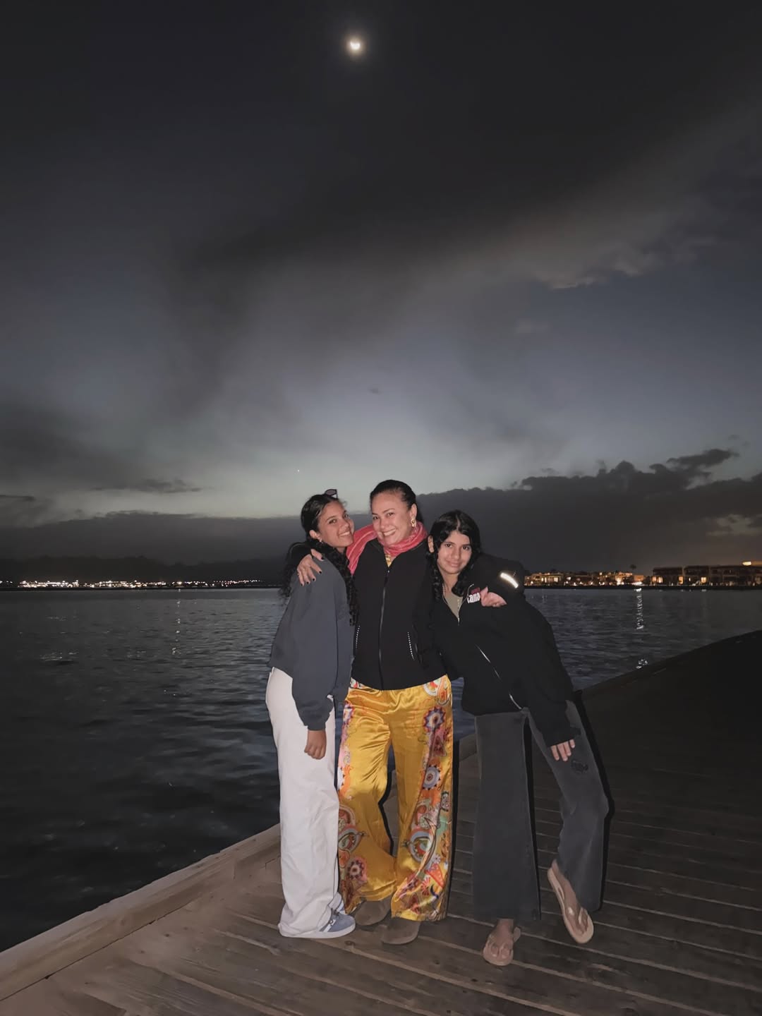 هند صبري على في إجازة بالبحر الأحمر