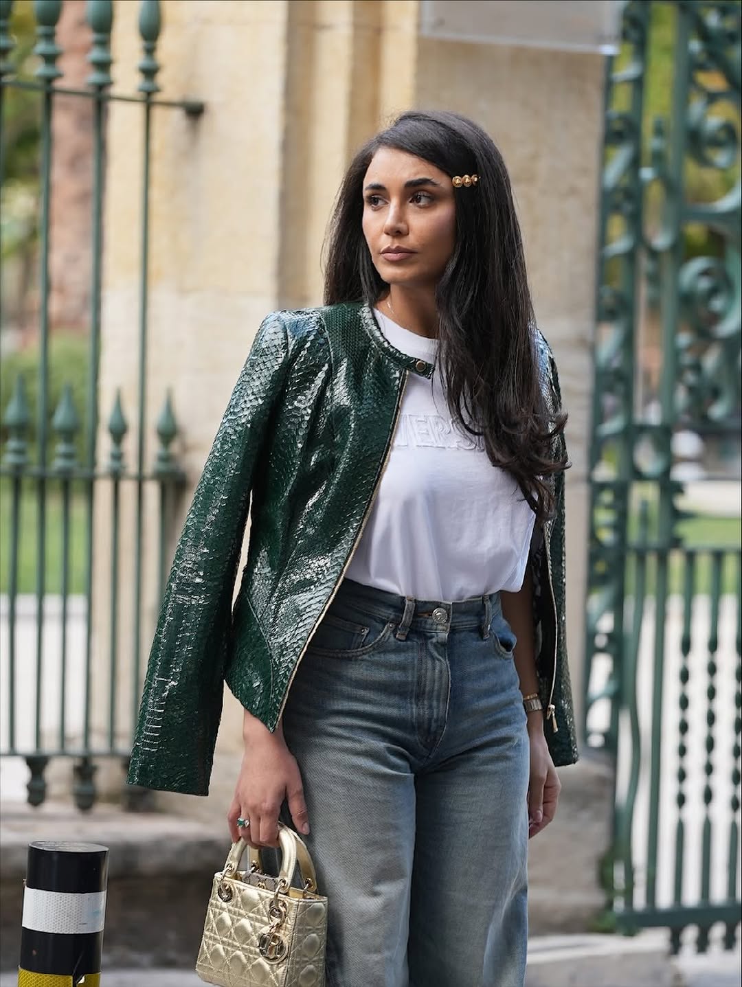 هند نزار متألقة بالجينز بأسلوب عصري راقٍ