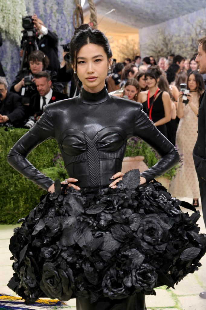هويون Hoyeon بمجوهرات دار  لويس فويتون Louis Vuitton للمجوهرات الراقية