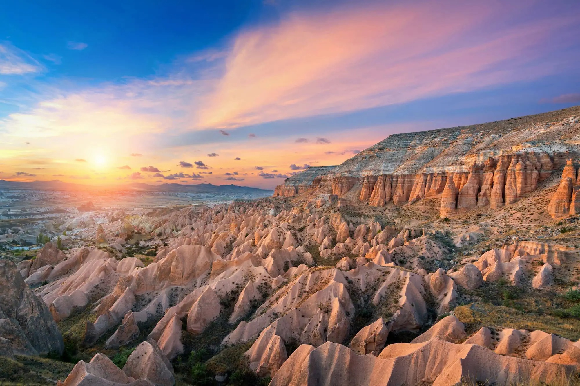 وادي الورد Rose Valley والوادي الأحمر Red Valley
