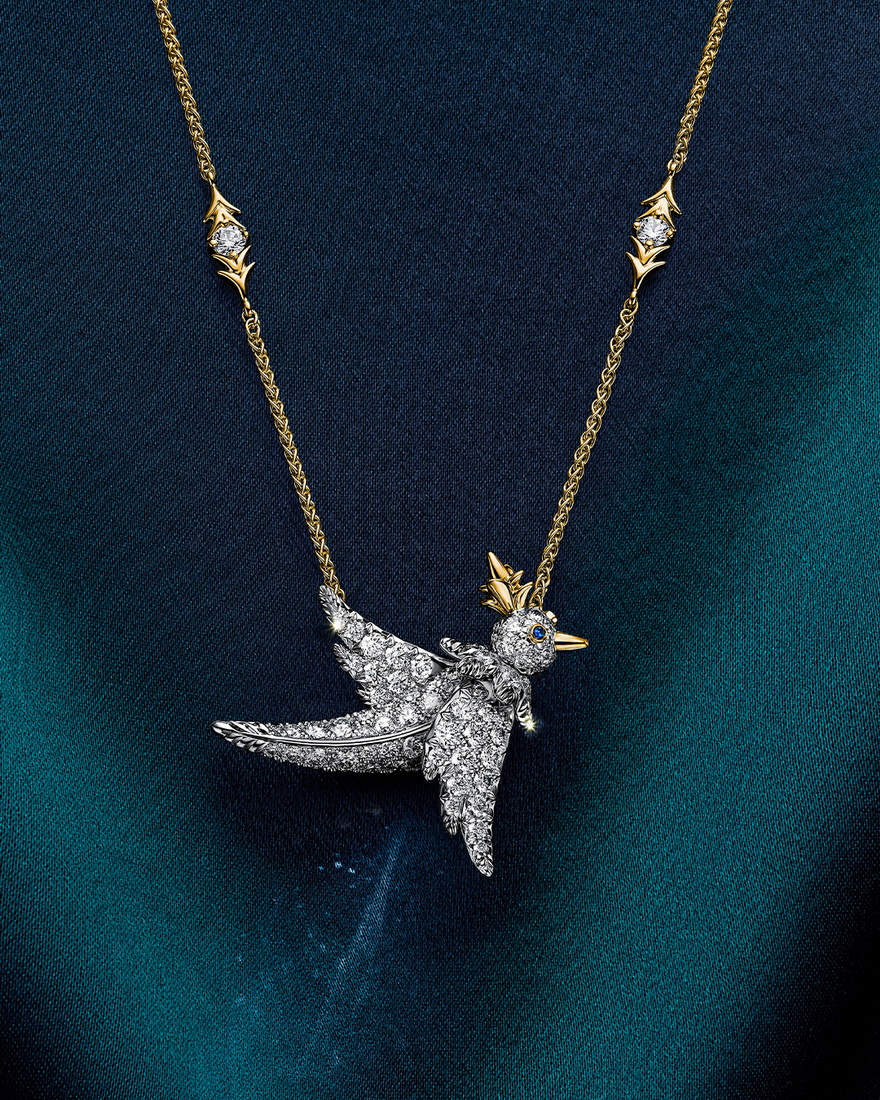 تجسّد بيرد أون أ روك من تيفاني طائرًا مجازيًا في حالة تحليق، ليكون تذكيرًا بإمكانات الحياة