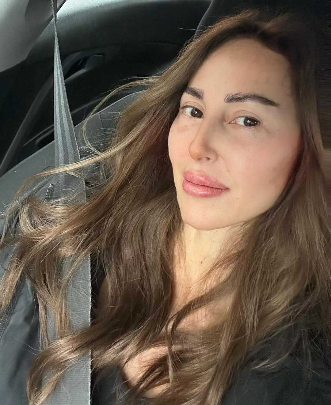 هيفاء وهبي.. الترطيب والعناية المستمرة أساس الإشراقة