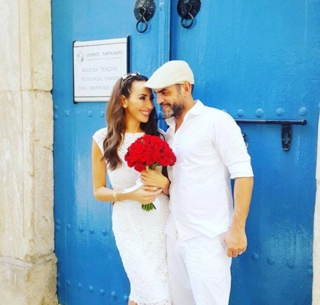 ورد الخال تزوجت بعد سن الاربعين