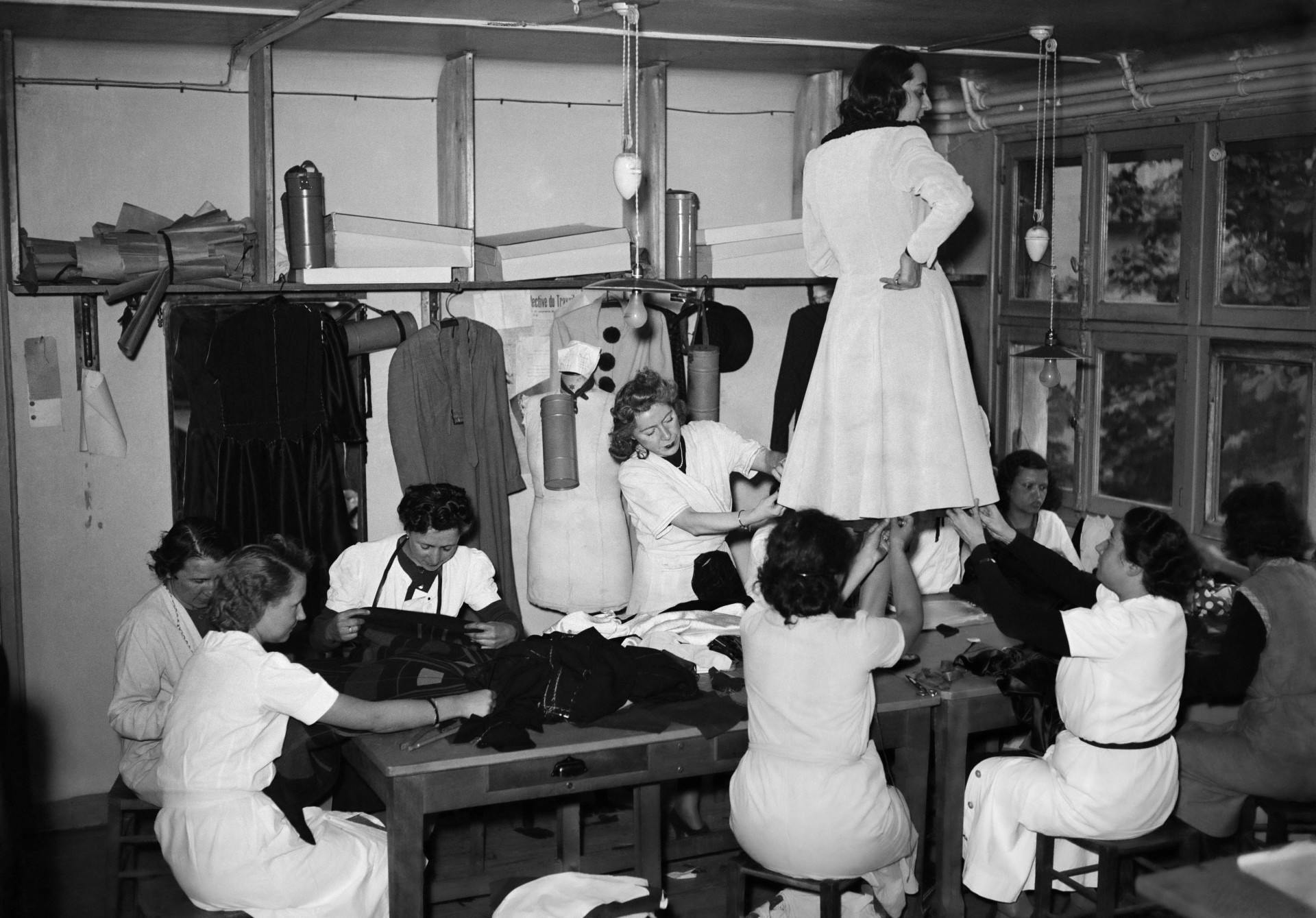 ورشة للخياطة في باريس من عام 1939