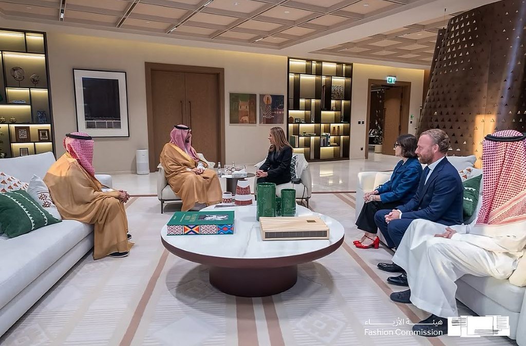 وزير الثقافة في إطلاق برامج البكالوريوس والماجستير في الأزياء بمعهد مارانجوني