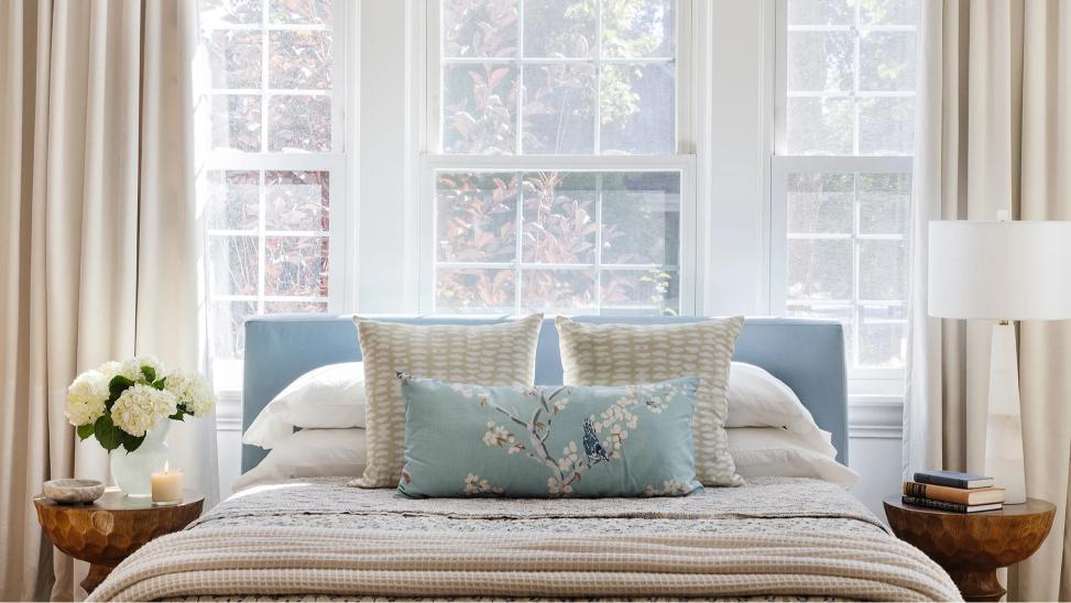 وسائد الشينتز يمكن أن تصبح نقطة محورية تبرز شخصيتك وأسلوبك في التصميم