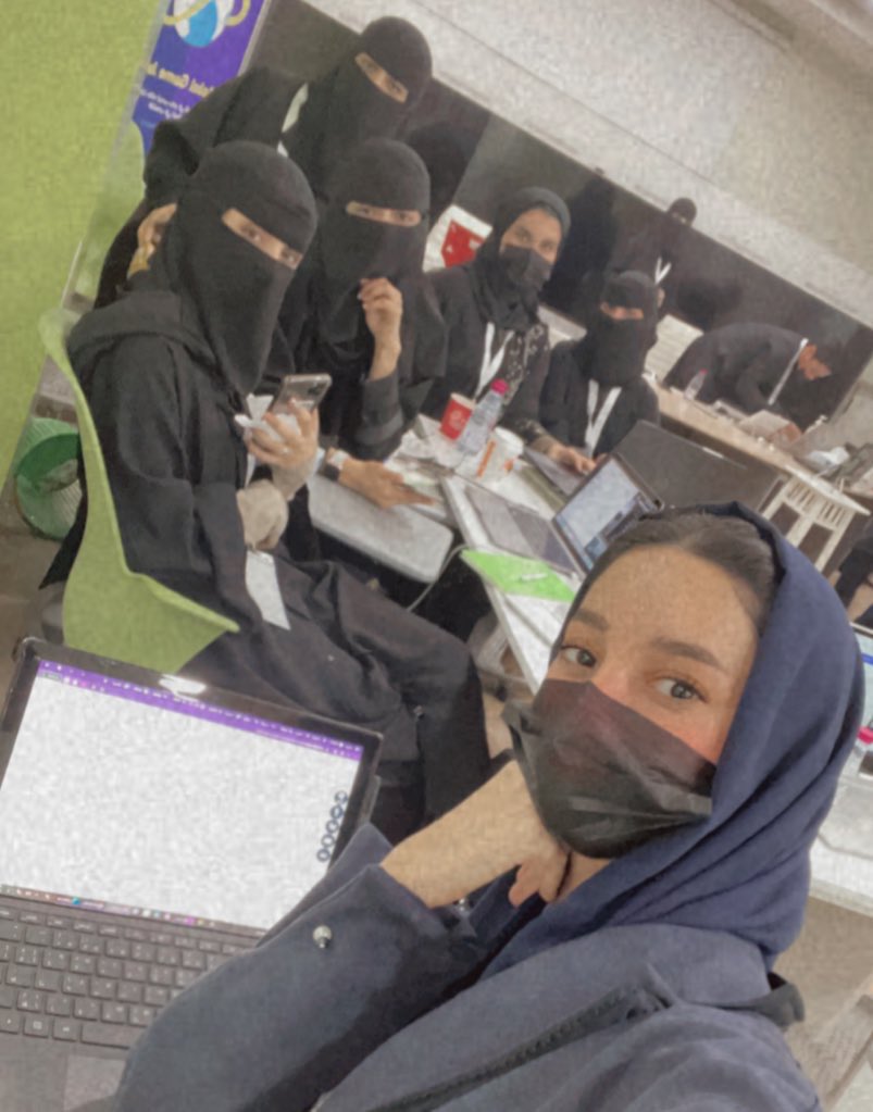 وسعادة كبيرة من المشاركات في الفعاليات. 