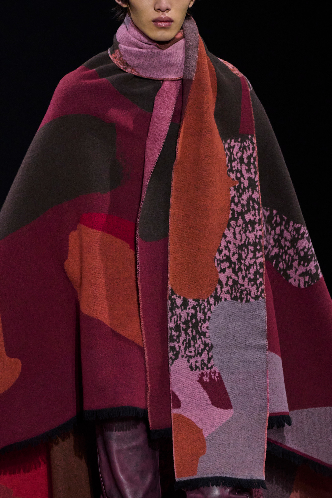 وشاح ثقيل بطبعات وألوان متعددة من Paul Smith