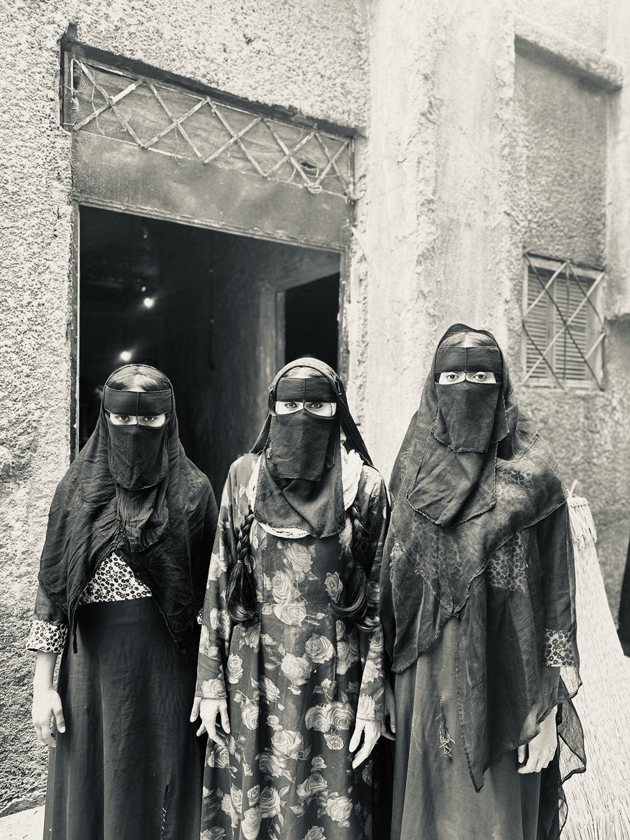 وضحى وبناتها من شارع الأعشى