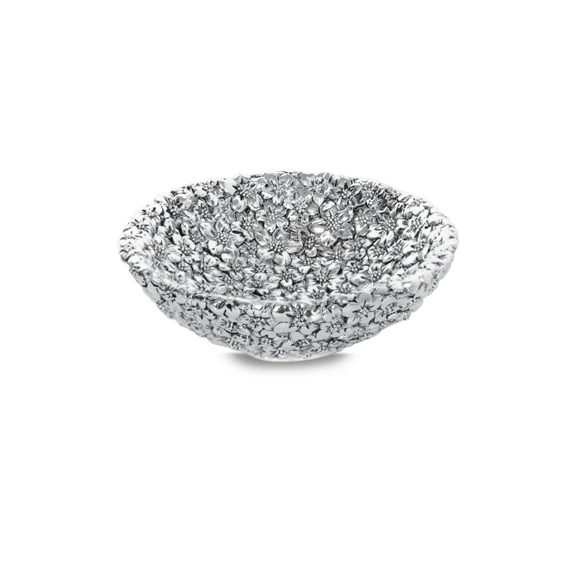 وعاء فضي مصمم بزخرفة متقنة ومميزة