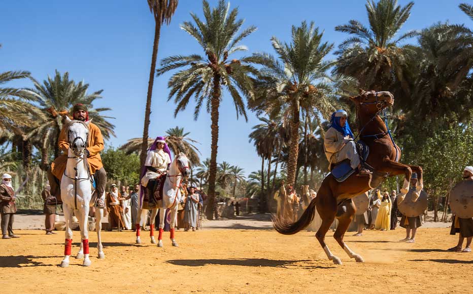 عروض تراثية ساحرة في تيماء