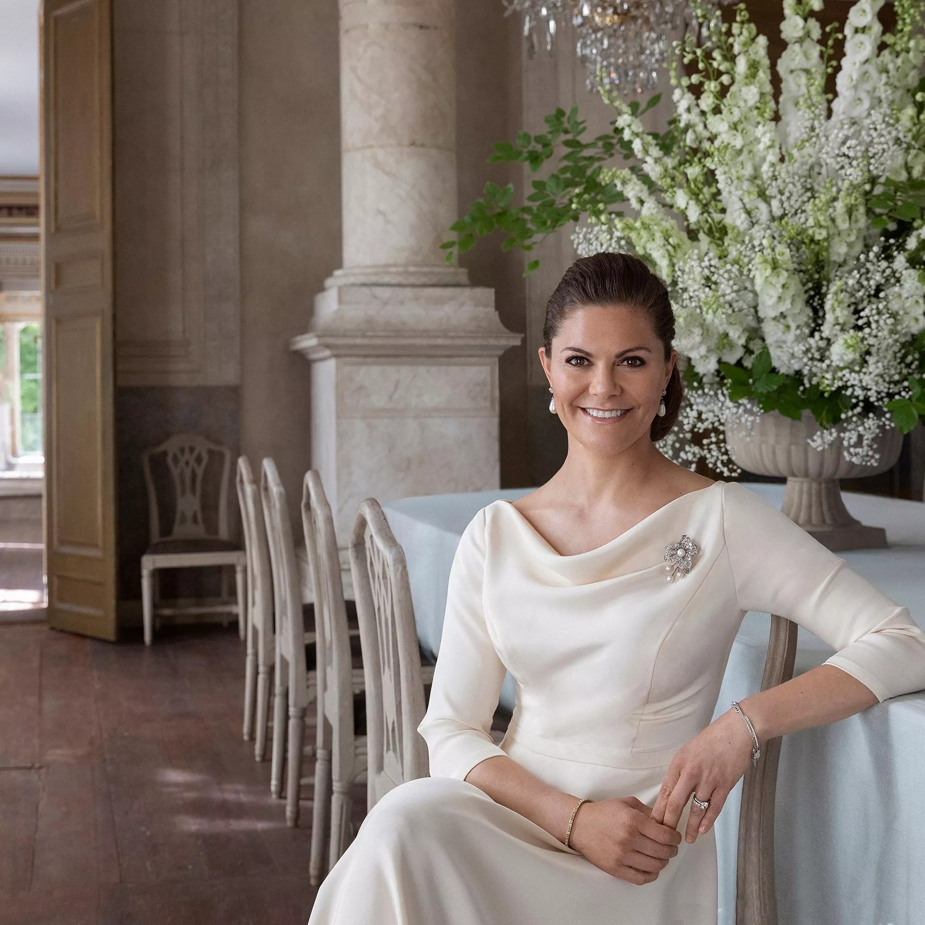ولية العهد فيكتوريا Crown Princess Victoria وشريط أكتوبر الوردي