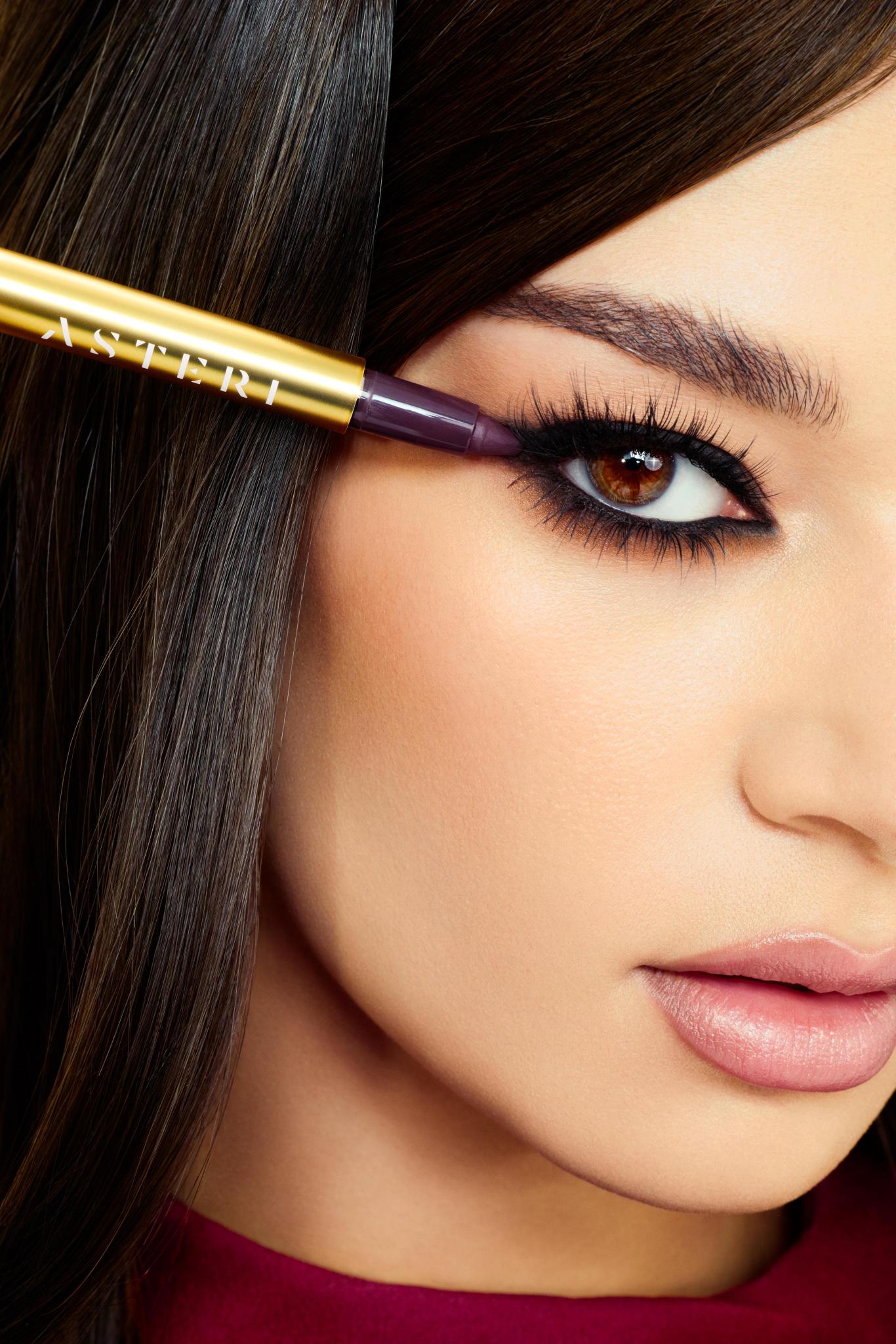 ويُتوقع أن يصبح قلم آيديولوجي ٣ في ١ أداة أساسية لعاشقات الإطلالات الفنية الراقية، الباحثات عن الراحة، والأداء العالي ضمن روتين الجمال اليومي.