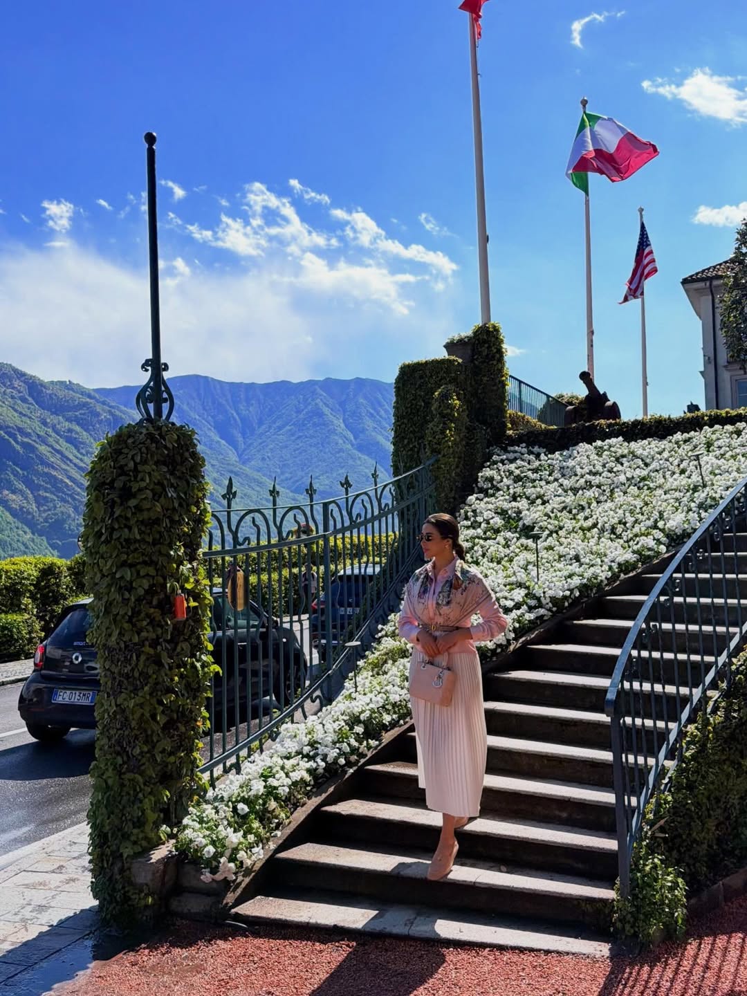 يارا السكري في مجموعة من الصور بالقرب من بحيرة كومو