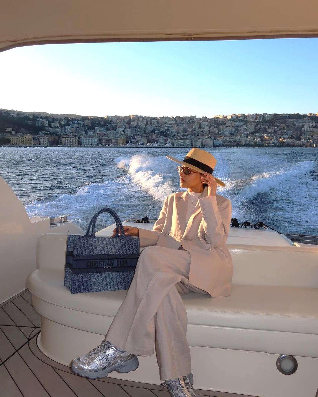 يارا النملة في جزيرة كابري ايطاليا