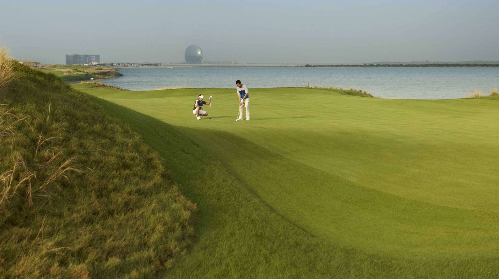 ياس لينكس أبوظبي وتجربة عالمية في ملعب الجولف