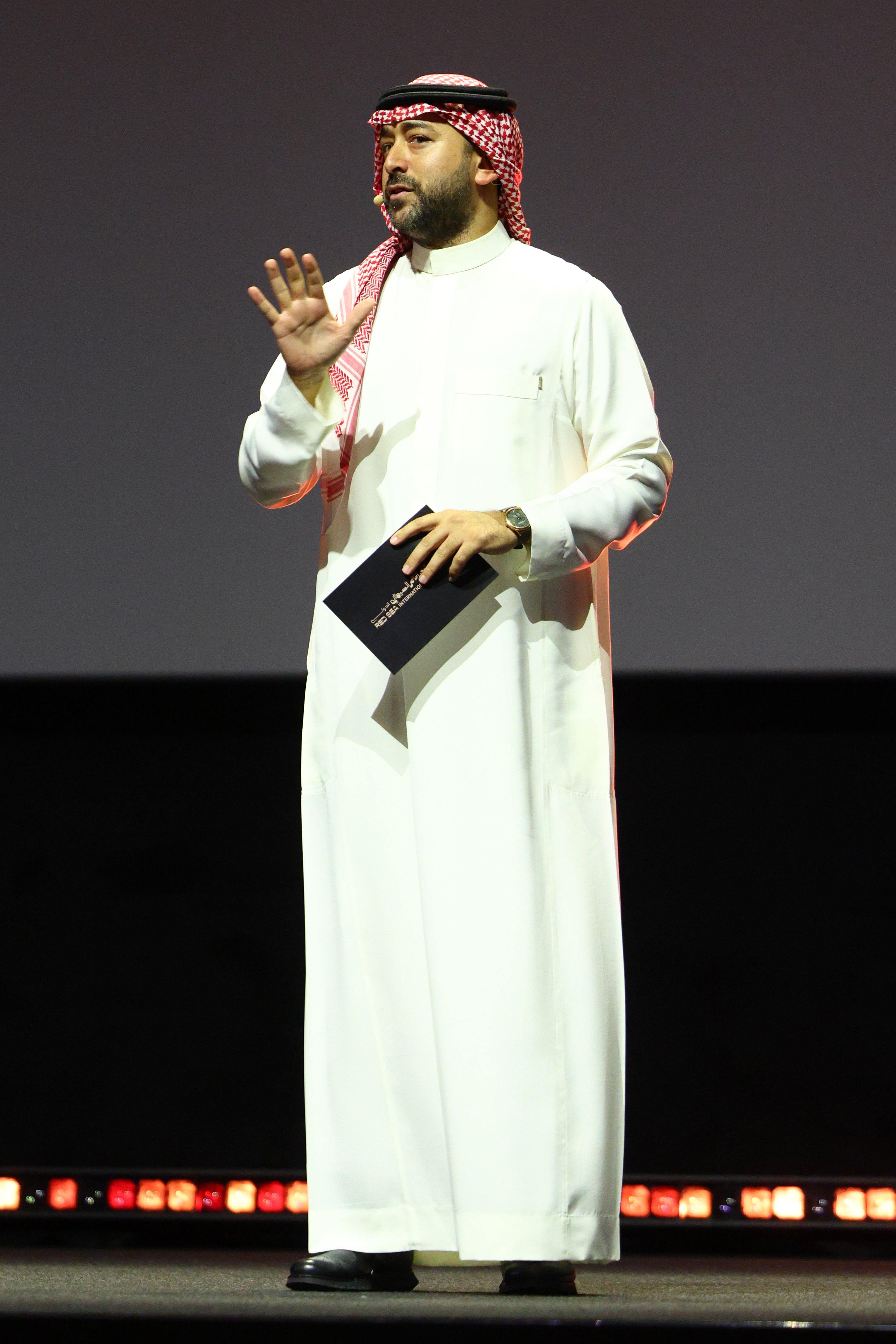 ياسر السقاف مقدم حفل افتتاح مهرجان البحر الأحمر 2025