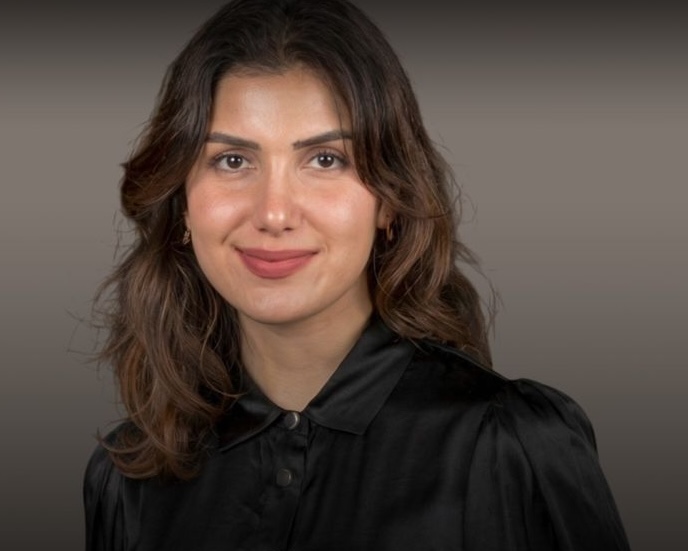 ياسمين الخويطر مقدمة بودكاست The Majlis